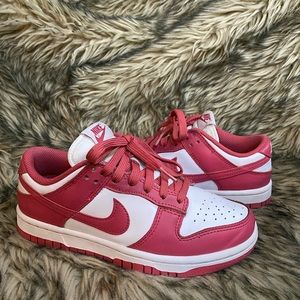 Gently used. No box. Nike women’s size 5